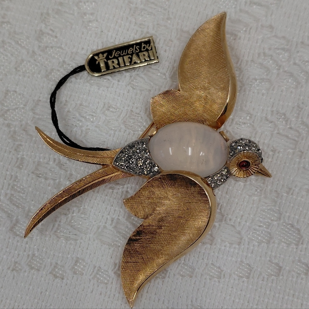 Vintage Trifari, Krussman, And Fishel Inc. Swallow Bird Jelly Belly Brooch